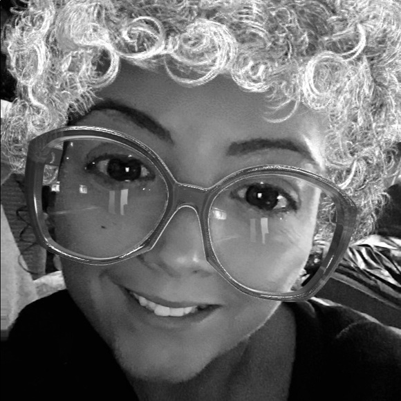 Meet your Posher, Lorraine - Picture 1 of 1